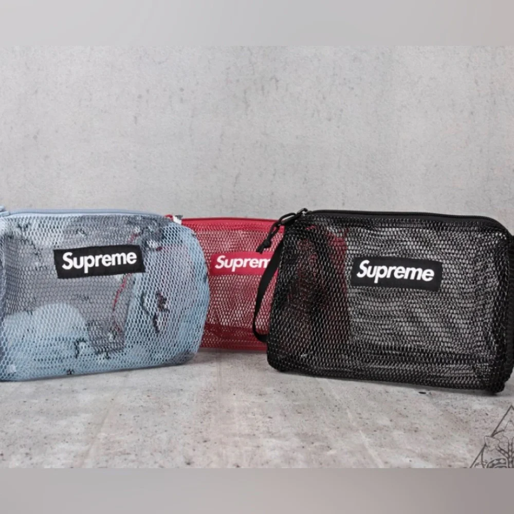*NWT* Supreme‎ Pouch (Black) SS20